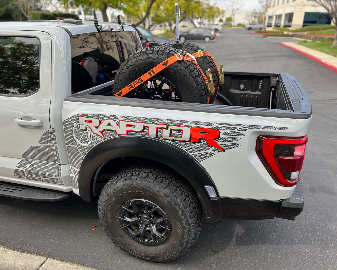 ’17-26 (Gen 2/3) Ford Raptor Recovery Rack